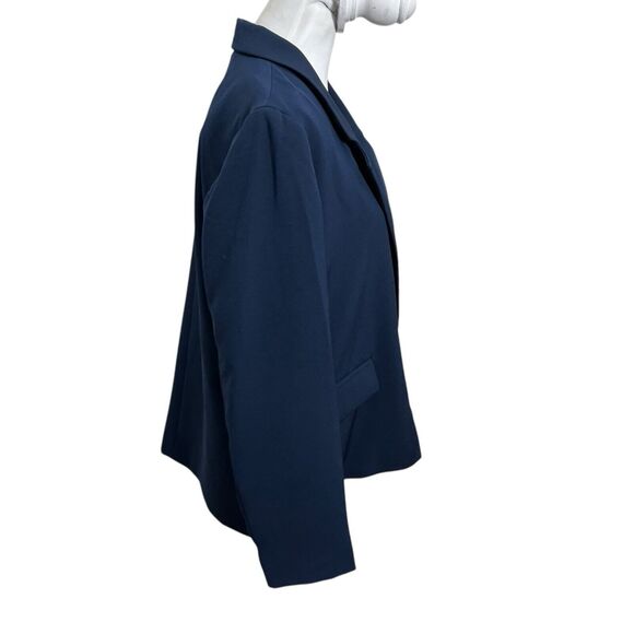 Welcome to my closet! - Picture 3 of 9